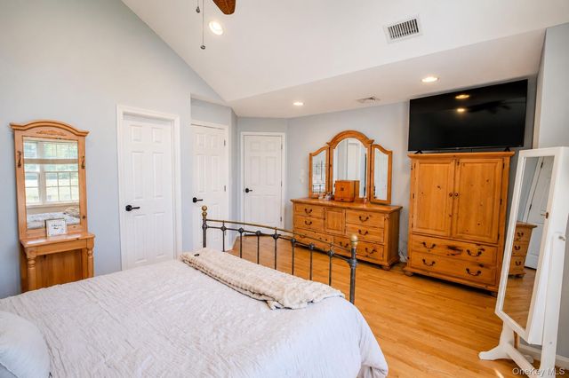 257 4th Street, Saint James, NY 11780