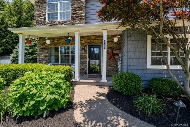 257 4th Street, Saint James, NY 11780