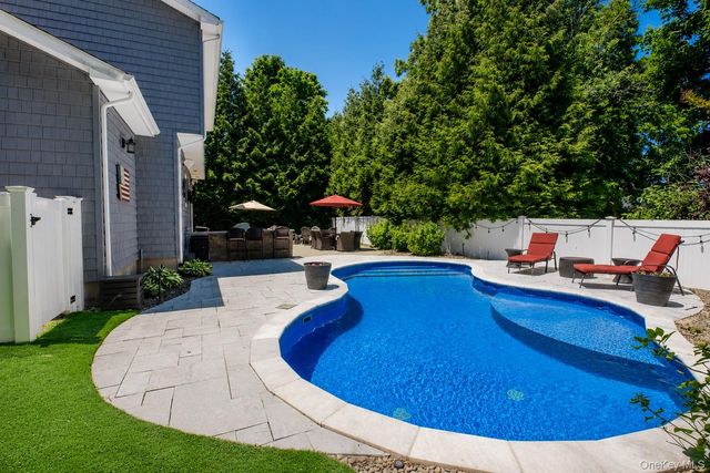 257 4th Street, Saint James, NY 11780