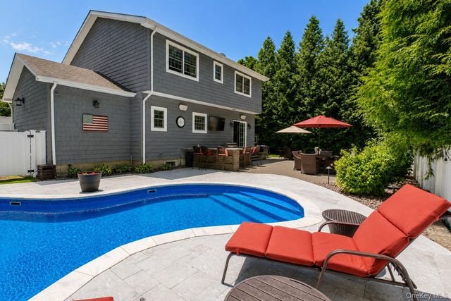 257 4th Street, Saint James, NY 11780
