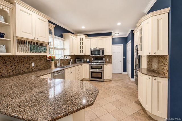 257 4th Street, Saint James, NY 11780