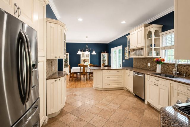 257 4th Street, Saint James, NY 11780