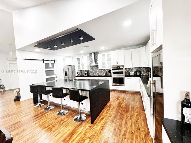 1525 W Lacosta Dr W, Pembroke Pines, FL 33027