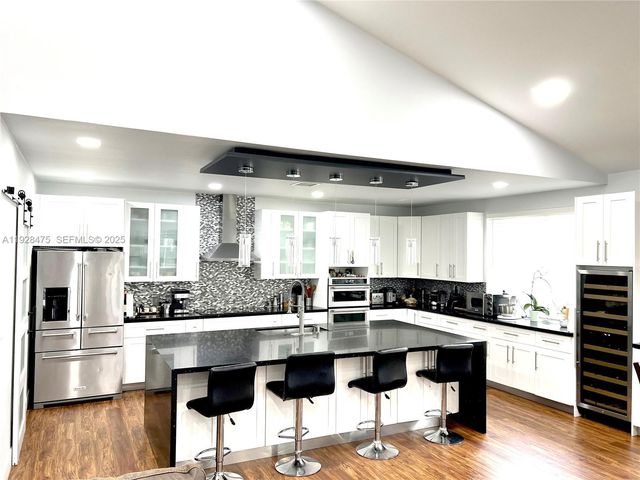 1525 W Lacosta Dr W, Pembroke Pines, FL 33027