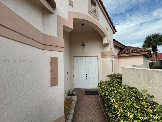 1525 W Lacosta Dr W, Pembroke Pines, FL 33027