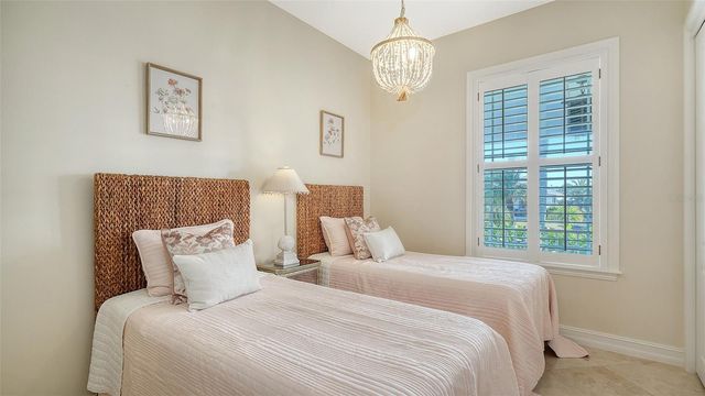 605 N POINT DRIVE, Holmes Beach, FL 34217