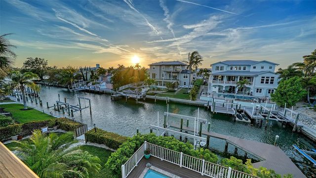 605 N POINT DRIVE, Holmes Beach, FL 34217