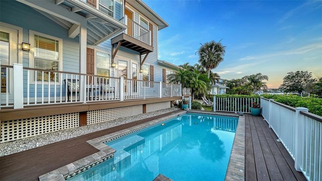605 N POINT DRIVE, Holmes Beach, FL 34217