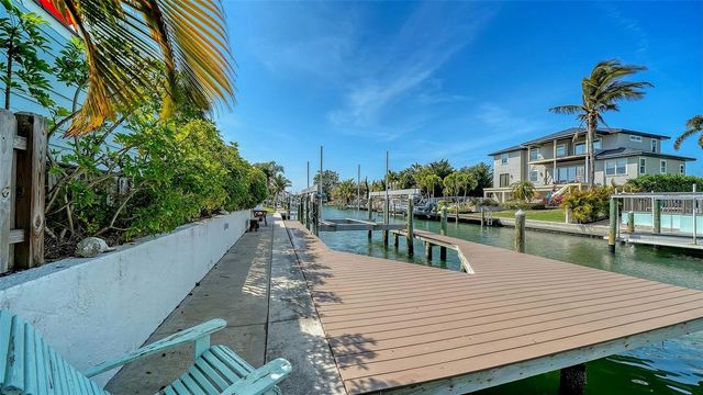 605 N POINT DRIVE, Holmes Beach, FL 34217