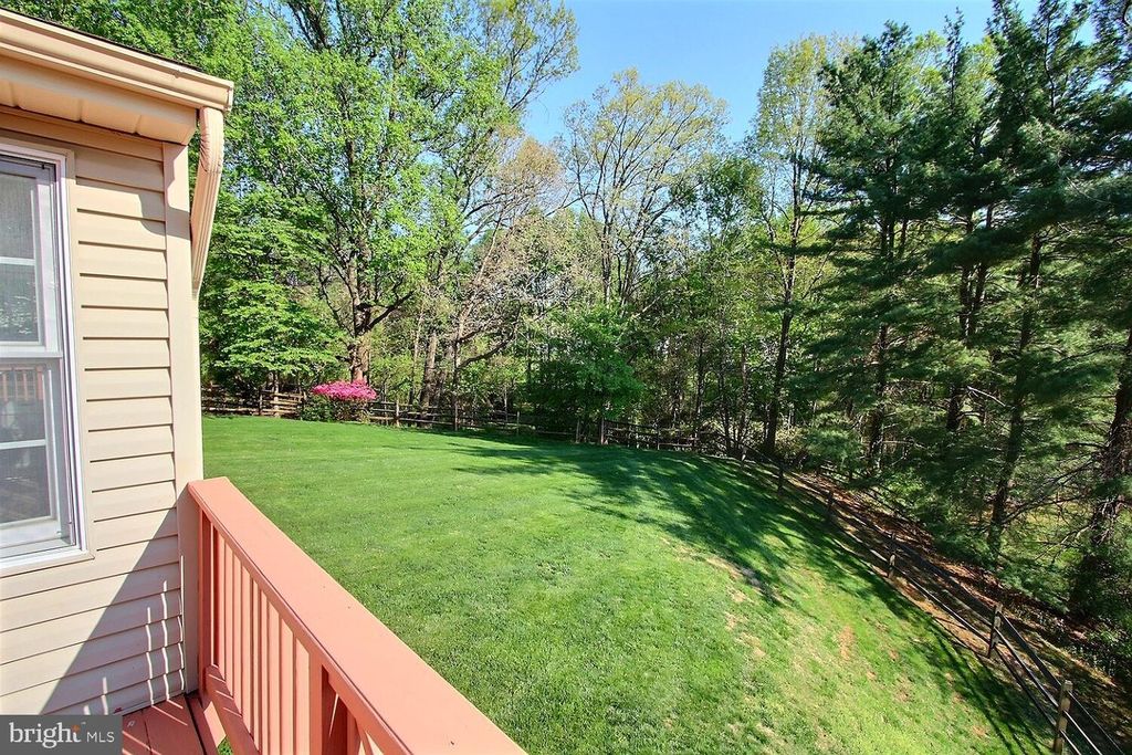 Image 15 of property listing at 11228 GREEN WATCH WAY, North Potomac, MD 20878