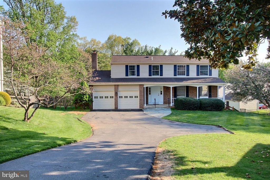 Image 3 of property listing at 11228 GREEN WATCH WAY, North Potomac, MD 20878