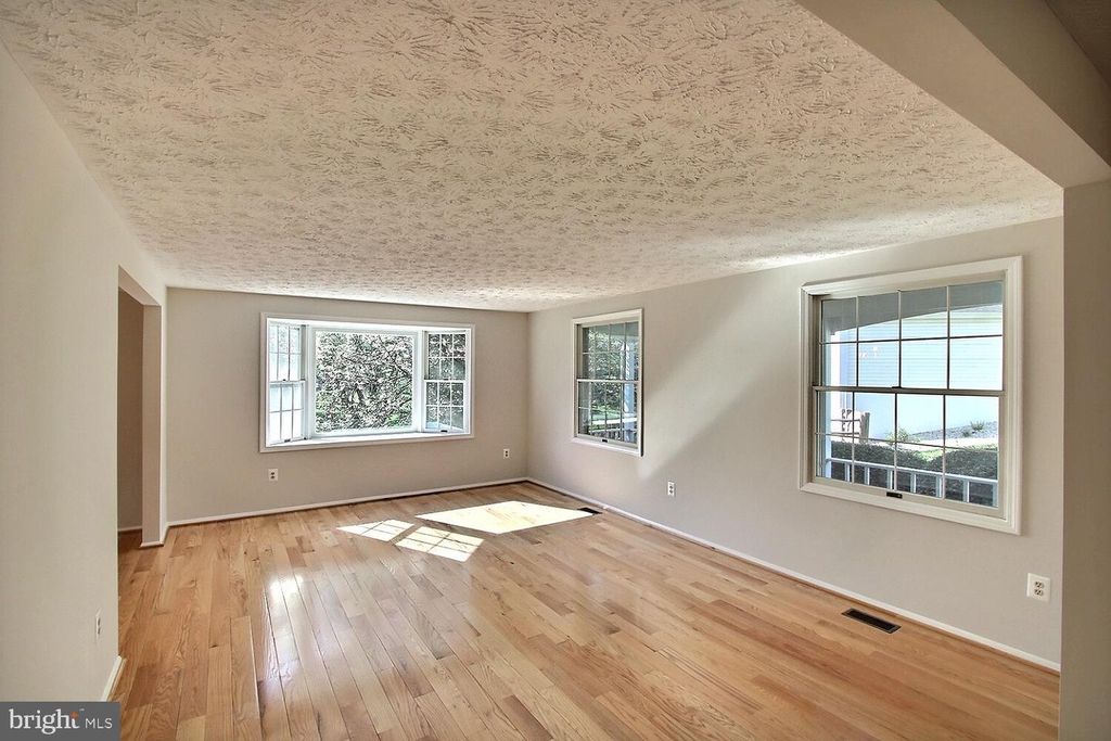 Image 4 of property listing at 11228 GREEN WATCH WAY, North Potomac, MD 20878