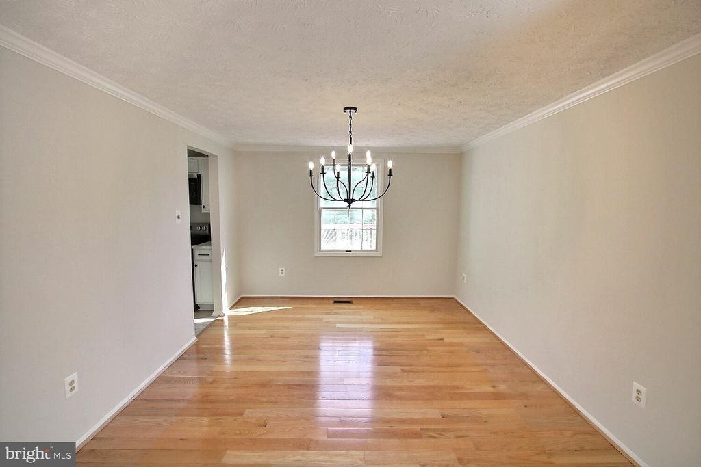 Image 7 of property listing at 11228 GREEN WATCH WAY, North Potomac, MD 20878