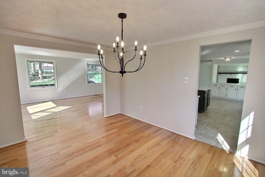 Image 8 of property listing at 11228 GREEN WATCH WAY, North Potomac, MD 20878