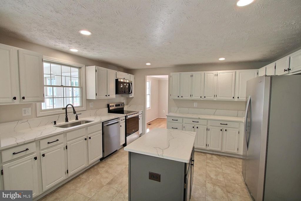 Image 9 of property listing at 11228 GREEN WATCH WAY, North Potomac, MD 20878