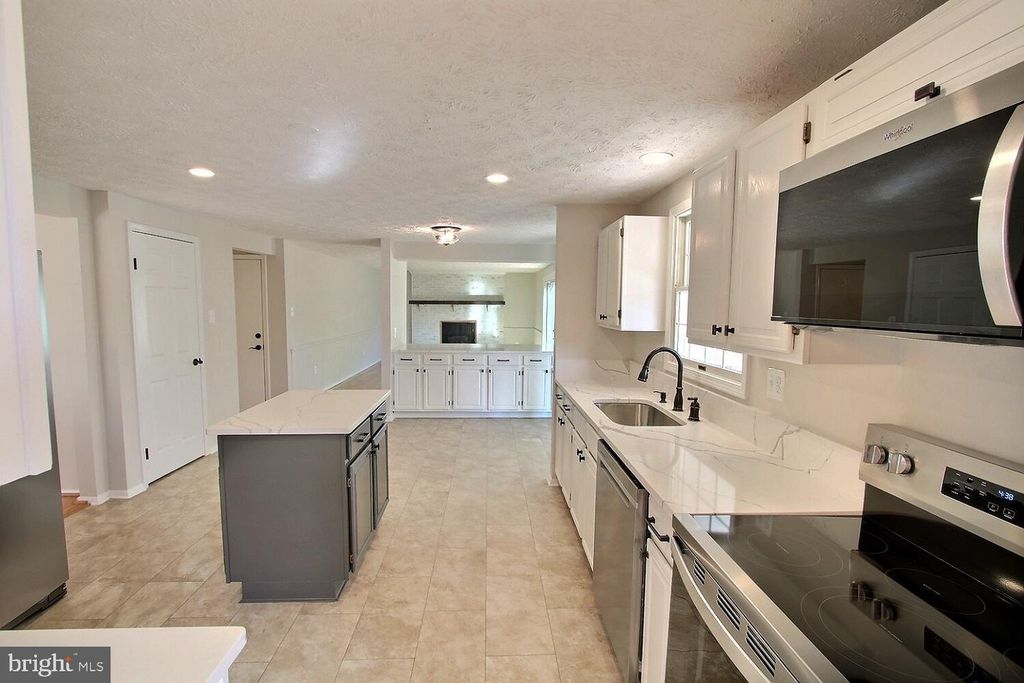 Image 10 of property listing at 11228 GREEN WATCH WAY, North Potomac, MD 20878