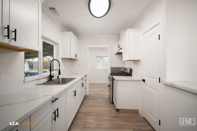 517 Decatur Street, Bakersfield, CA 93308