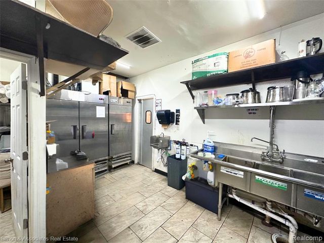 28251 Ford Road, Garden City, MI 48135