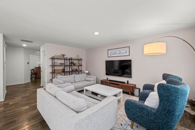 1125 WestLake Drive, Cary, IL 60013