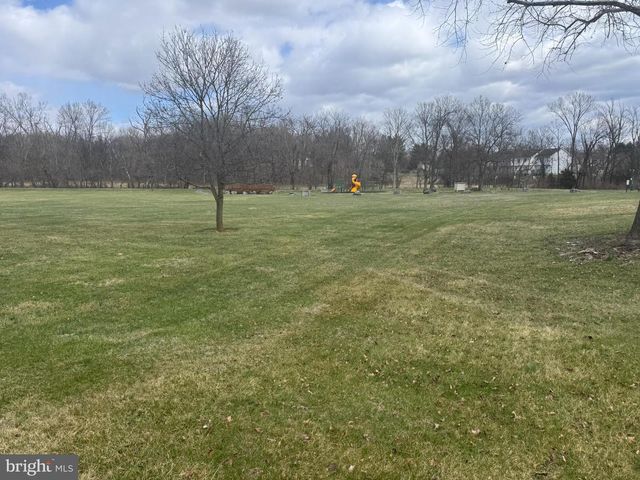 78 BAYWATCH LN, Inwood, WV 25428