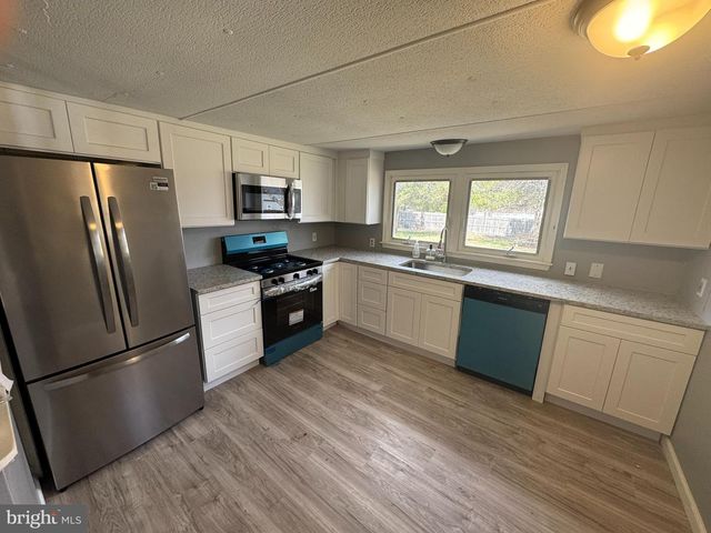 78 BAYWATCH LN, Inwood, WV 25428