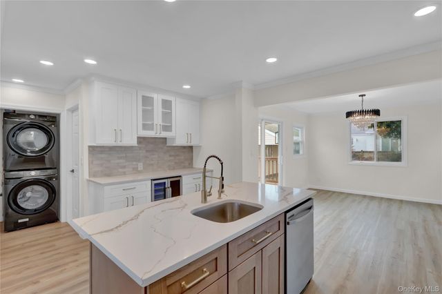 449 N Indiana Avenue, Lindenhurst, NY 11757