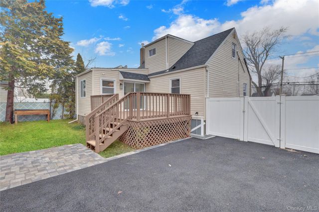 449 N Indiana Avenue, Lindenhurst, NY 11757