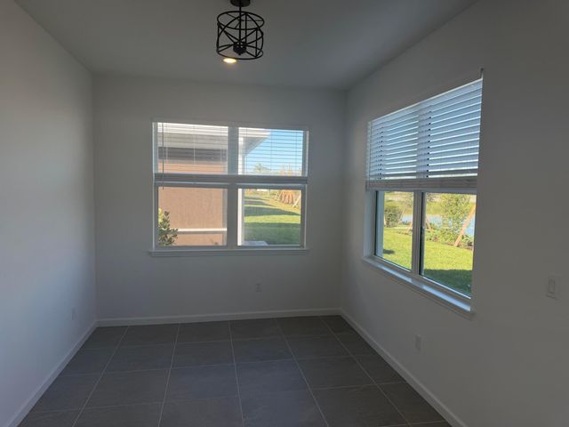 4450 Pinafore Street, Vero Beach, FL 32967