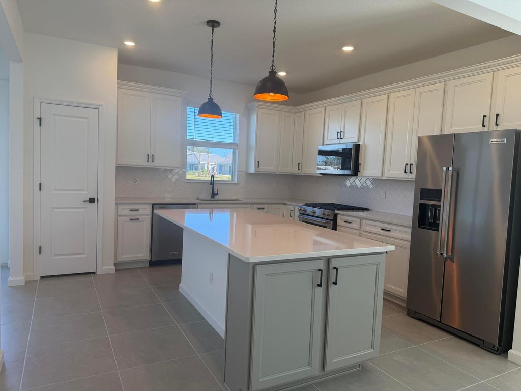 4450 Pinafore Street, Vero Beach, FL 32967