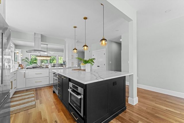 9 Adams Lane 9, Sherborn, MA 01770