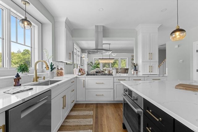 9 Adams Lane 9, Sherborn, MA 01770