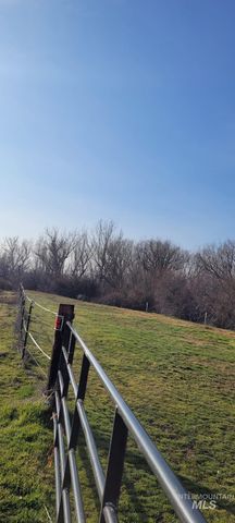 000 Crystal Ln, Wilder, ID 83676