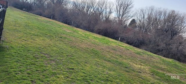 000 Crystal Ln, Wilder, ID 83676