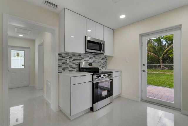 4785 Clinton Boulevard, Lake Worth, FL 33463