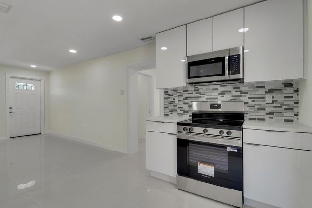 4785 Clinton Boulevard, Lake Worth, FL 33463