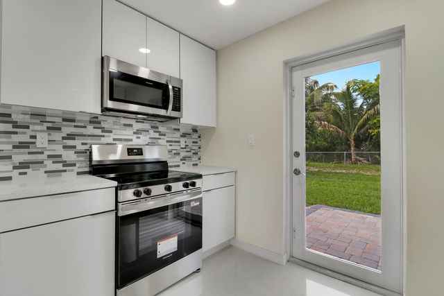 4785 Clinton Boulevard, Lake Worth, FL 33463