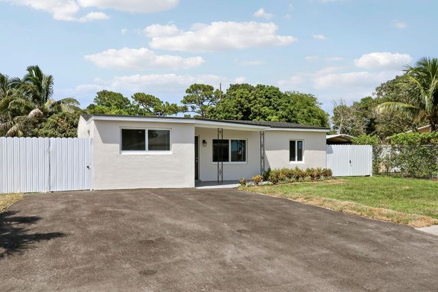 4785 Clinton Boulevard, Lake Worth, FL 33463
