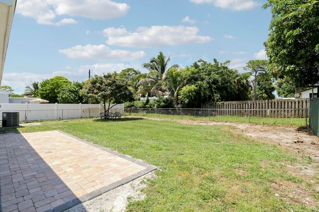 4785 Clinton Boulevard, Lake Worth, FL 33463