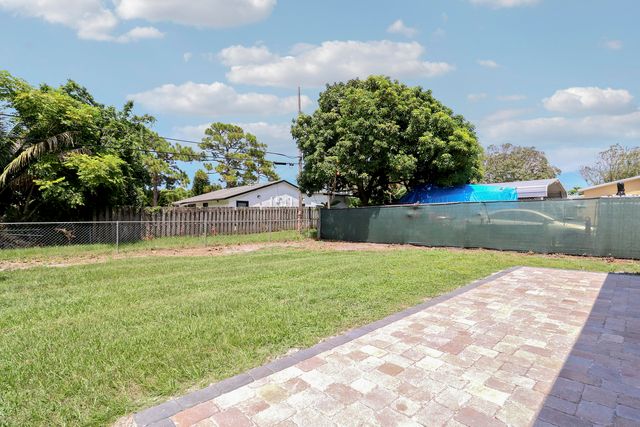 4785 Clinton Boulevard, Lake Worth, FL 33463