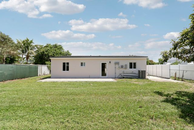 4785 Clinton Boulevard, Lake Worth, FL 33463