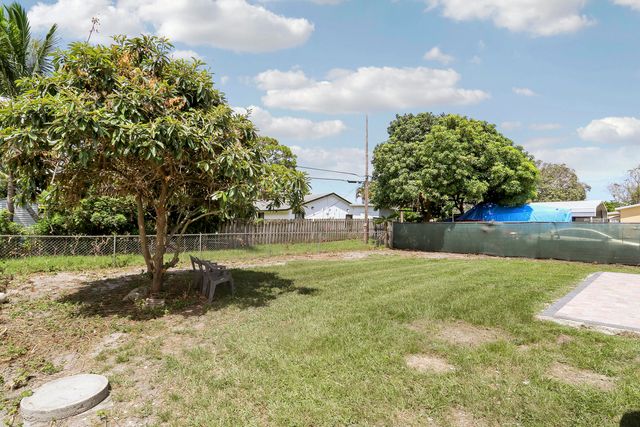 4785 Clinton Boulevard, Lake Worth, FL 33463