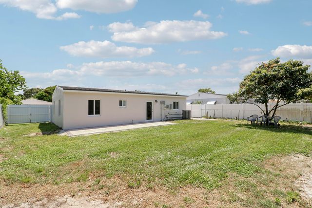 4785 Clinton Boulevard, Lake Worth, FL 33463