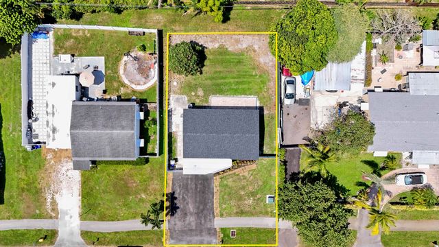 4785 Clinton Boulevard, Lake Worth, FL 33463