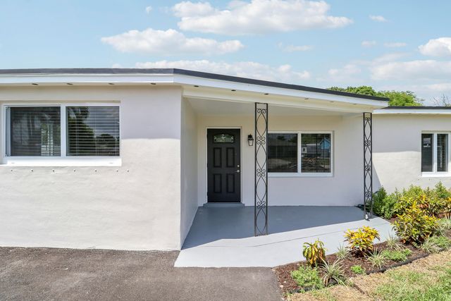 4785 Clinton Boulevard, Lake Worth, FL 33463