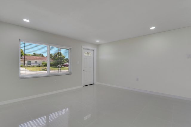 4785 Clinton Boulevard, Lake Worth, FL 33463