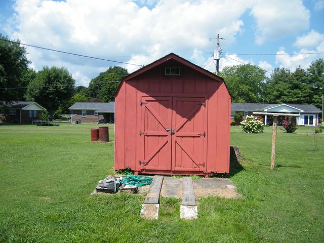 519 Swanee St, Lafayette, TN 37083