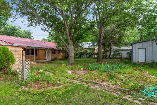 608 S Austin Street, De Leon, TX 76444