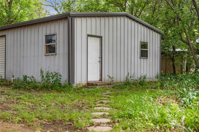 608 S Austin Street, De Leon, TX 76444