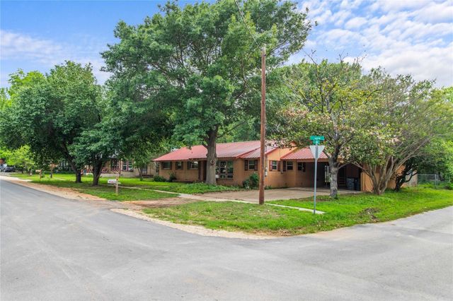 608 S Austin Street, De Leon, TX 76444