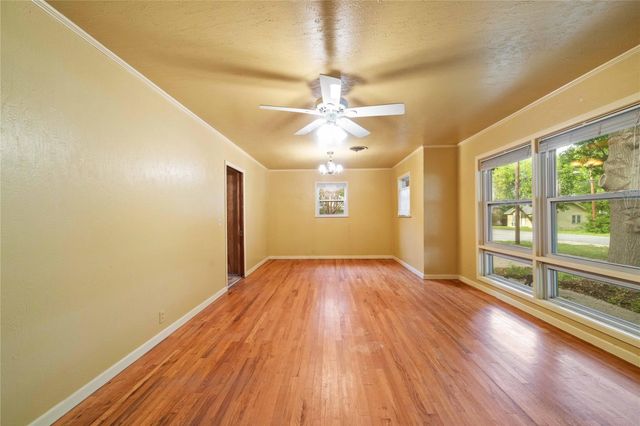 608 S Austin Street, De Leon, TX 76444